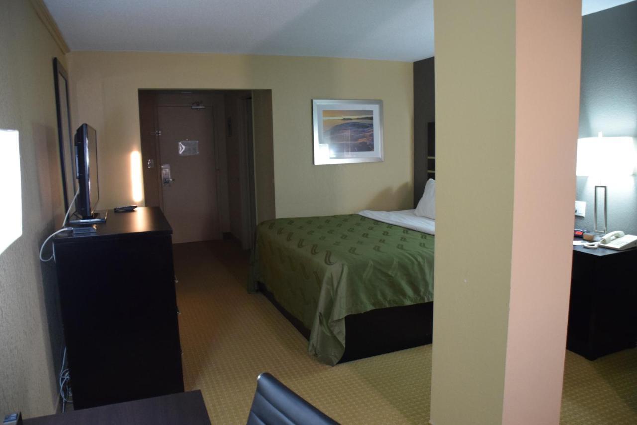 Quality Inn Bracebridge Exterior photo
