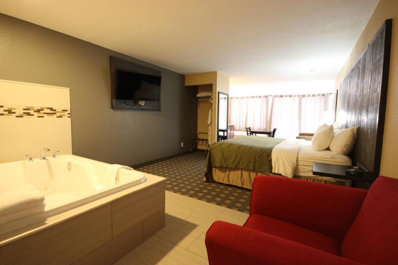 Quality Inn Bracebridge Exterior photo