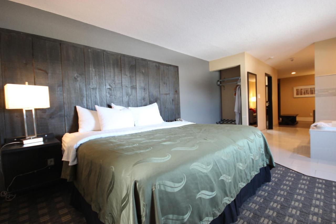 Quality Inn Bracebridge Exterior photo