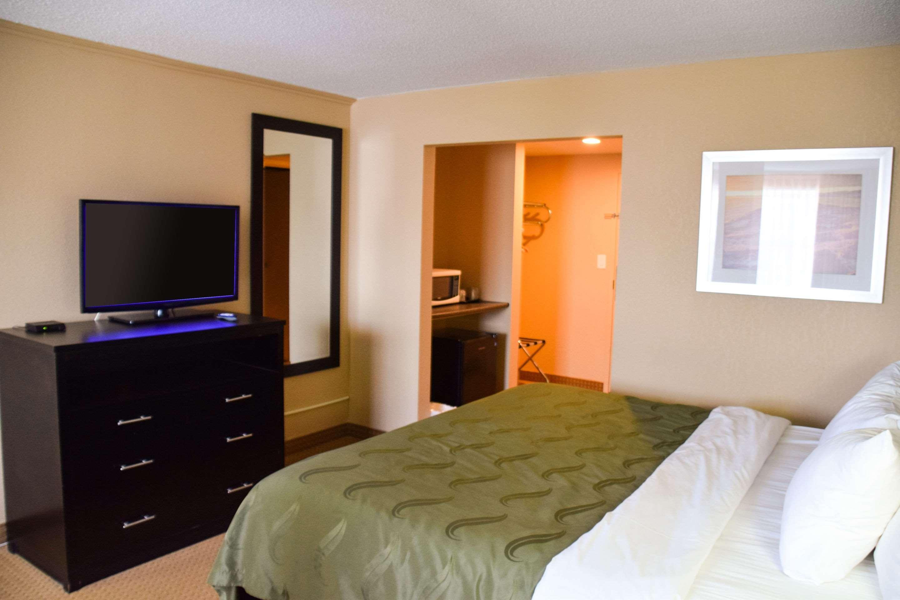 Quality Inn Bracebridge Exterior photo