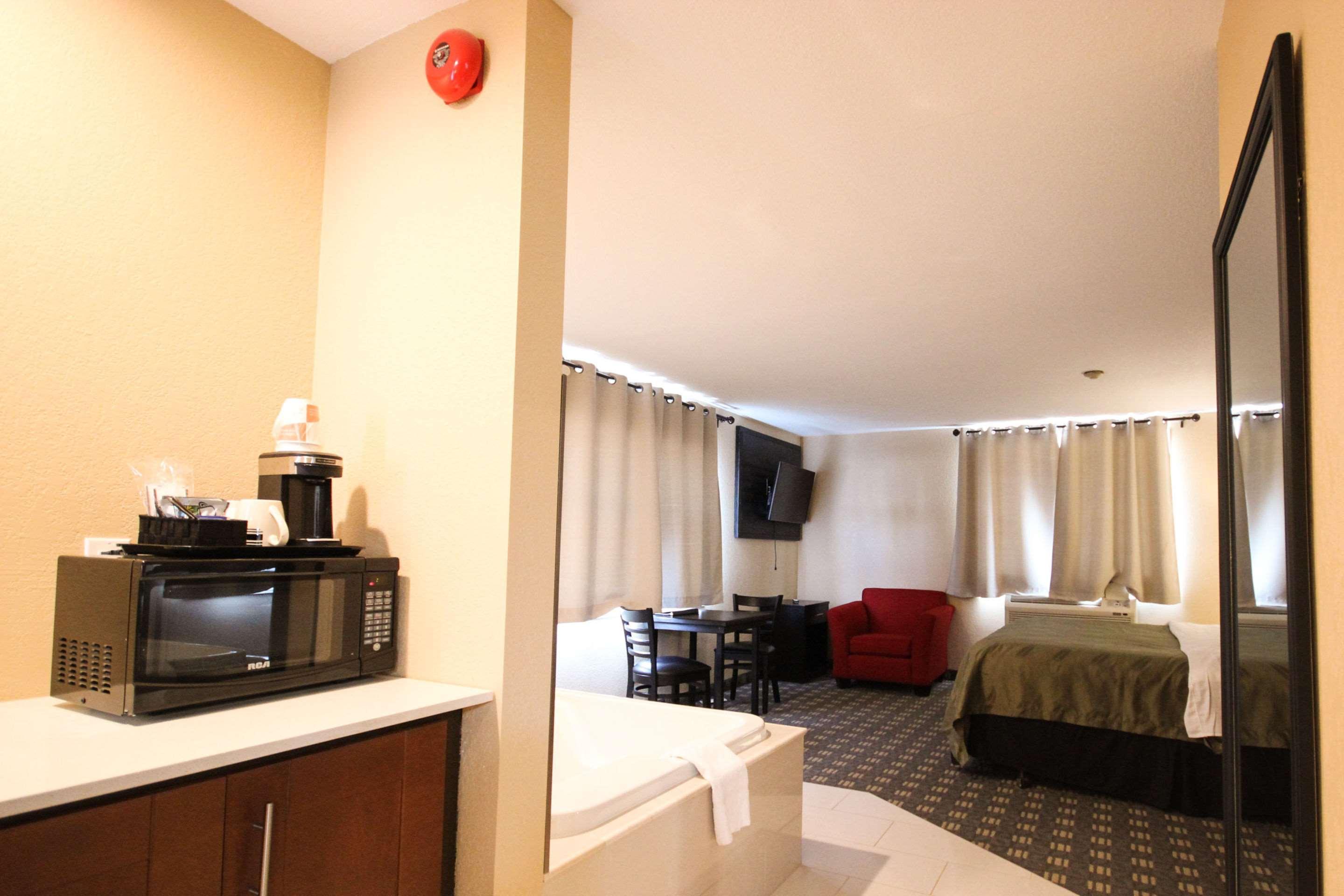 Quality Inn Bracebridge Exterior photo