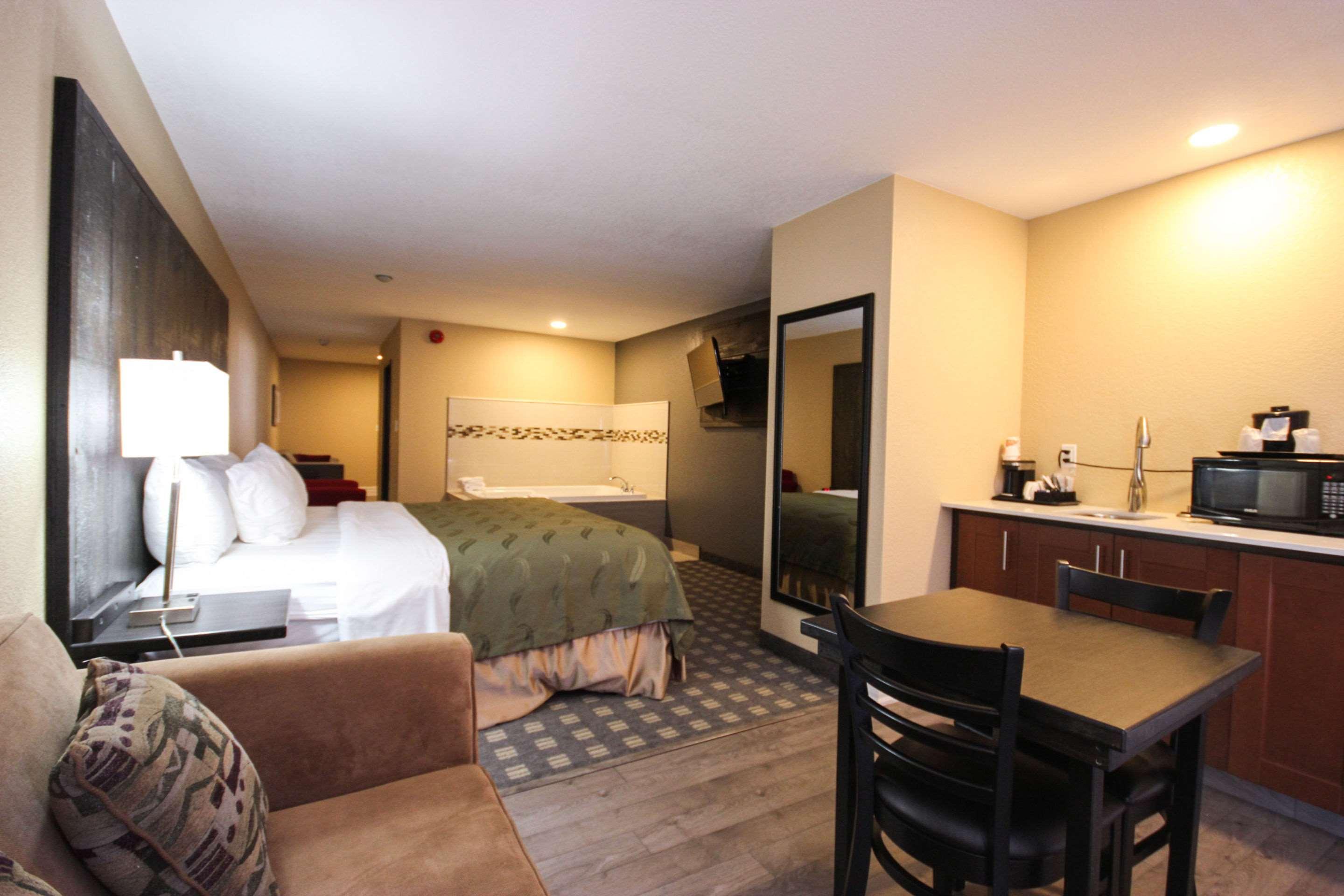 Quality Inn Bracebridge Exterior photo