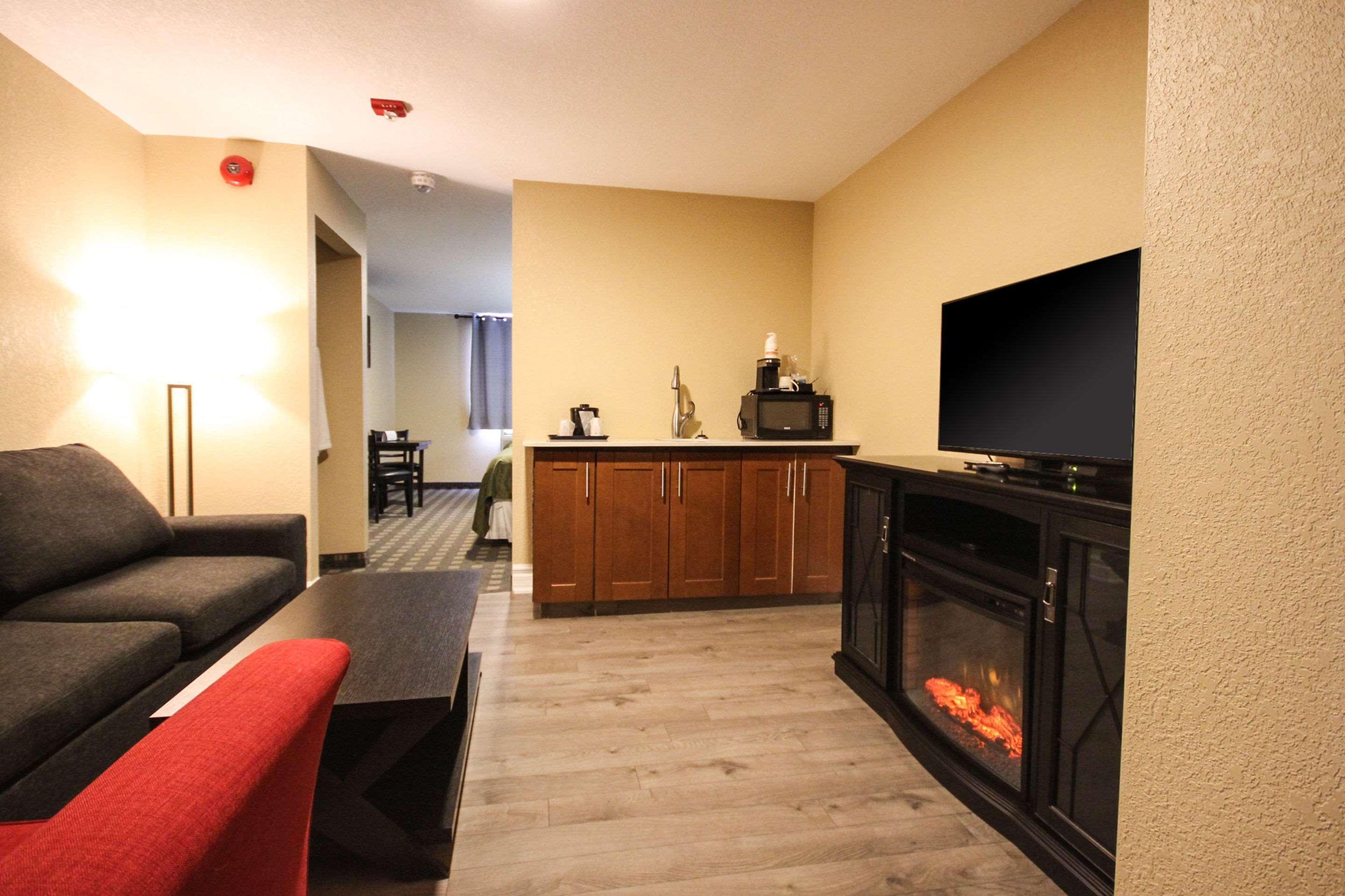 Quality Inn Bracebridge Exterior photo