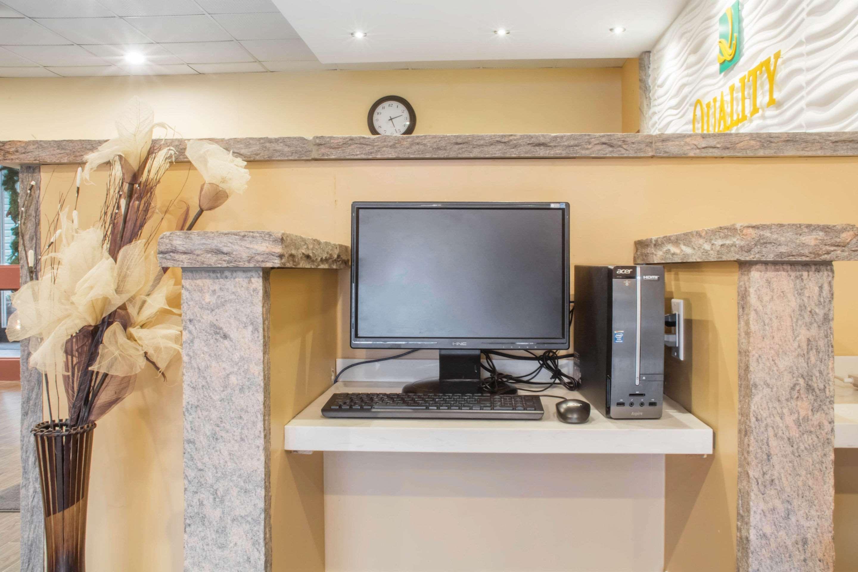 Quality Inn Bracebridge Exterior photo