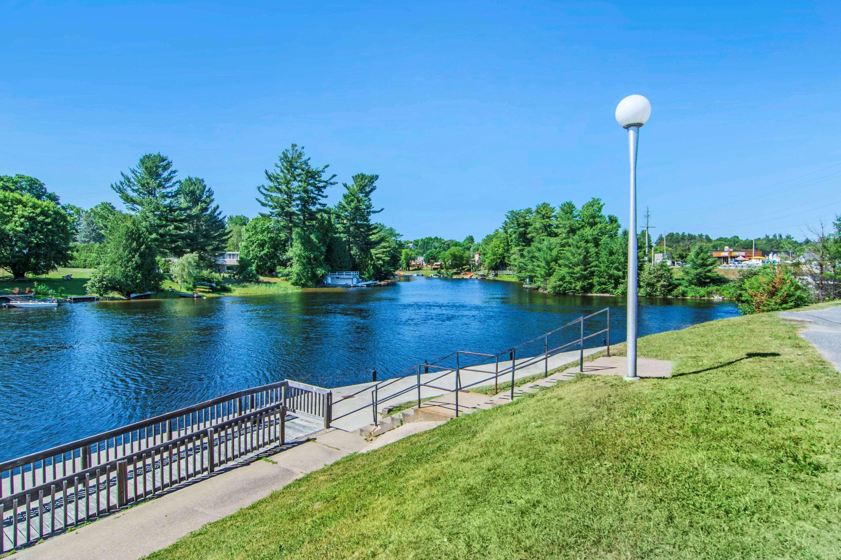 Quality Inn Bracebridge Exterior photo