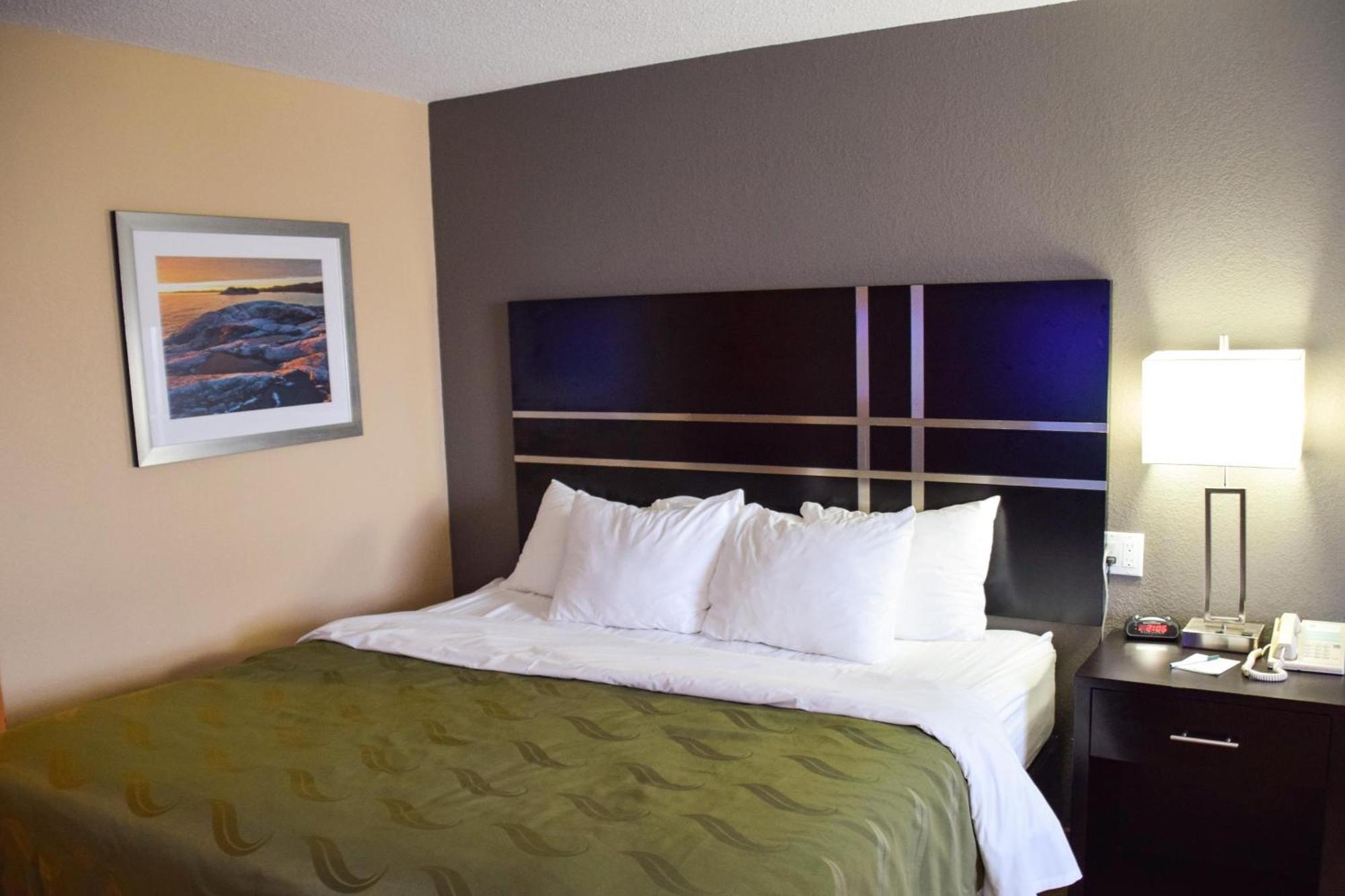 Quality Inn Bracebridge Exterior photo