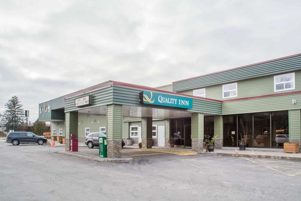 Quality Inn Bracebridge Exterior photo